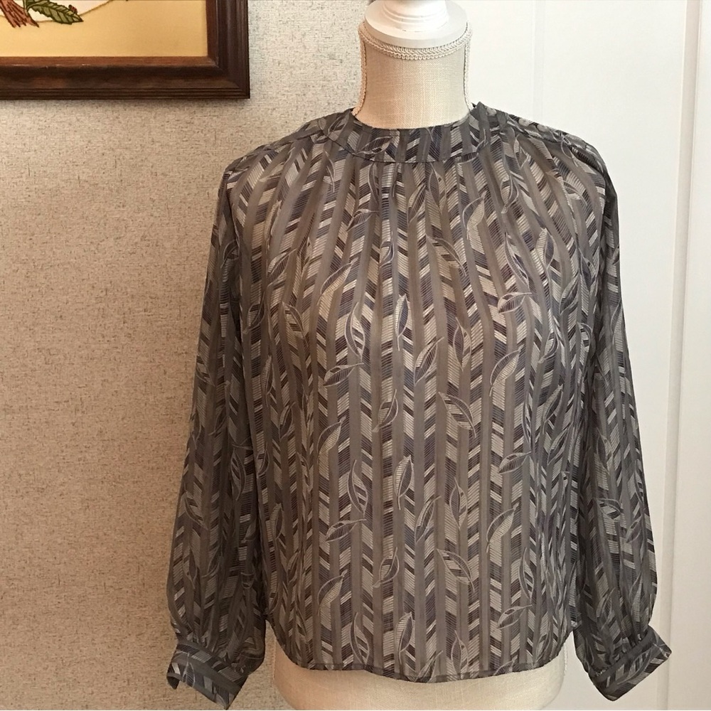 Anna Kriste Petite Silver Gray Violet Semi Sheer Blouse Button Shoulder Size 4P